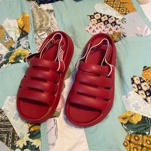 UGG sport yeah slides